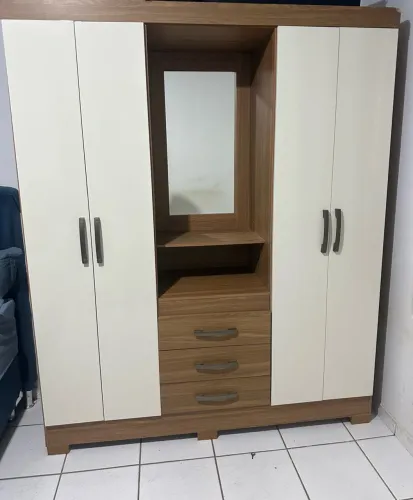 Vende-se, guarda-roupa