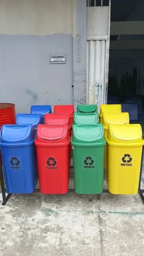 Lixeiras recicláveis