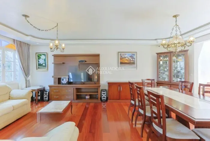 Casa a venda com 4 quartos (2 suítes) na Trindade, Florianópolis - SC