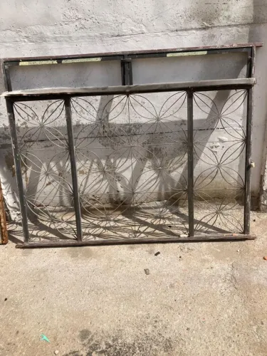 Vendo essa porta e essa janela .Medidas : porta : 2,10 por 80.Janela : 120 por 1,50.   