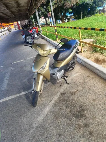 Moto Biz 2010 bege 