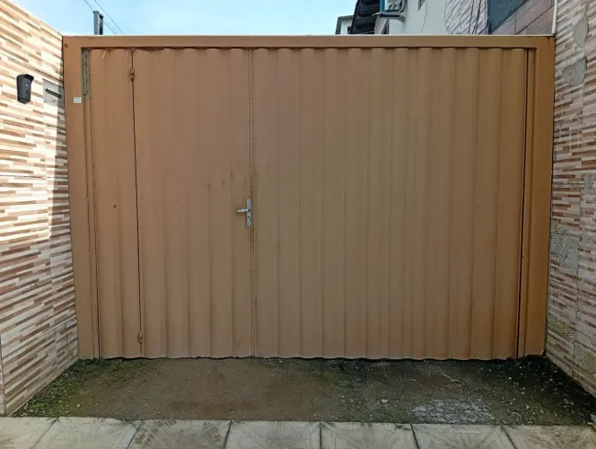 Vende-se um portão usado em boas condições