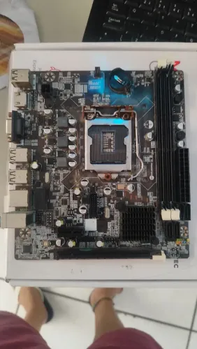 Placas H61 Gigabyte e Biostar com defeito