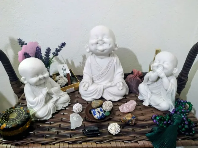 Trio de Monges (Budas) em pó de mármore (marmorite)