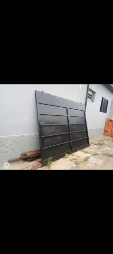 Portão de garagem fechado corrediço 