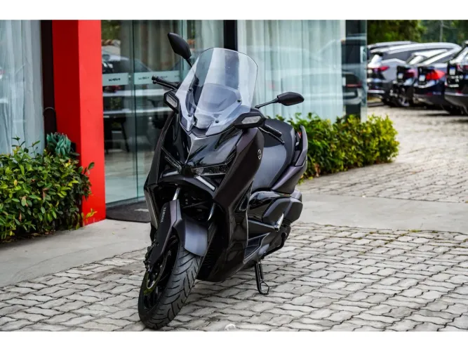 Yamaha Xmax 300 connected abs 2026