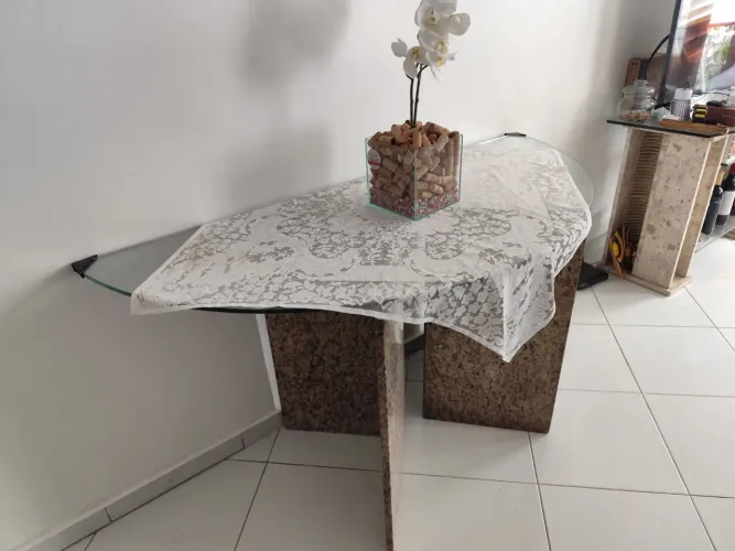 Mesa Canto 1,50 x 0,65 Vidro pé Granito