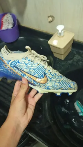 Chuteira Nike campo! Custo benefício.