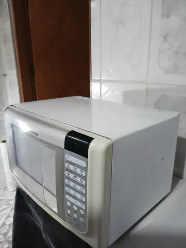 Microondas Electrolux 23L 127V funcionando perfeitamente