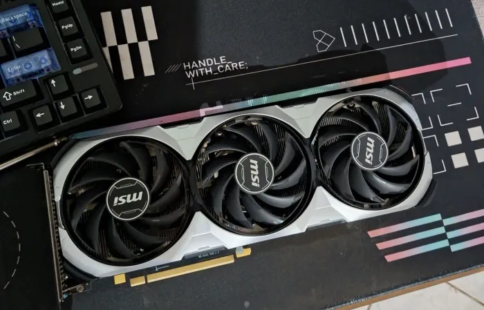 RTX 4060 TI 8GB VENTUS 3X MSI Nunca aberta*