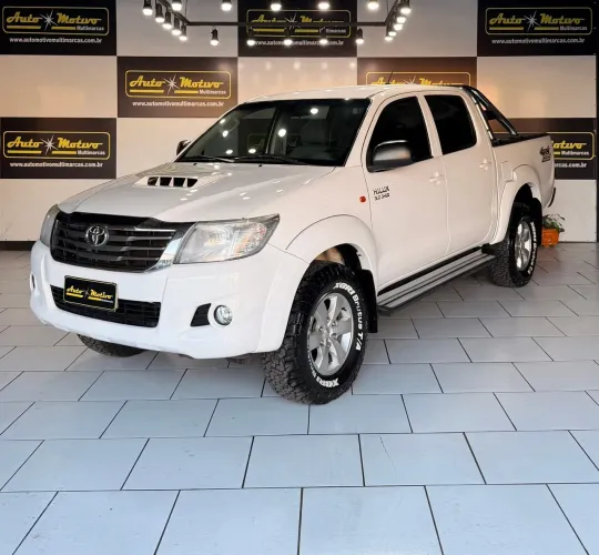 Toyota Hilux CD SR D4-d 4X4 3.0 TDI Dies Aut. 2014