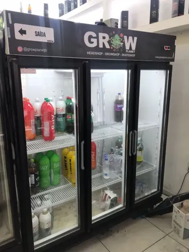 Vende se geladeira expositora 3 portas