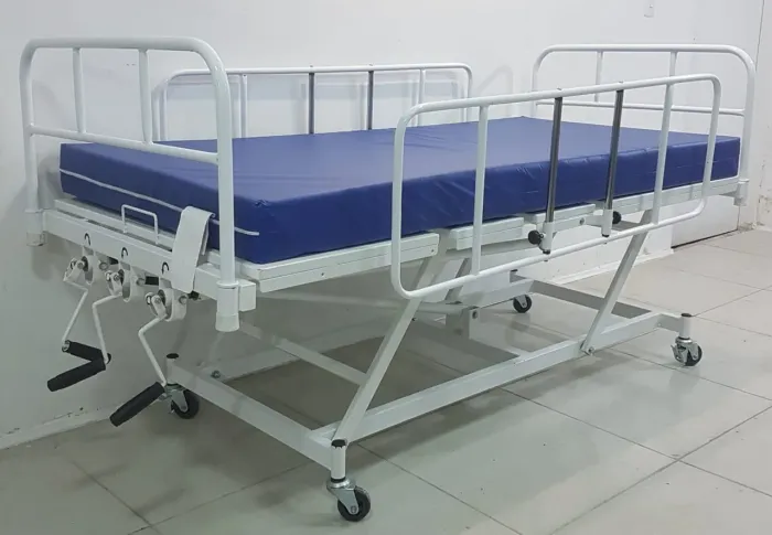 Cama Hospitalar 3 Manivelas Regulagem Altura com Colchão Impermeável e Travesseiro