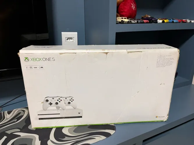 Xbox One S 1TB usado funcionando perfeitamente 1 controle cabos e nota fiscal inclusos na