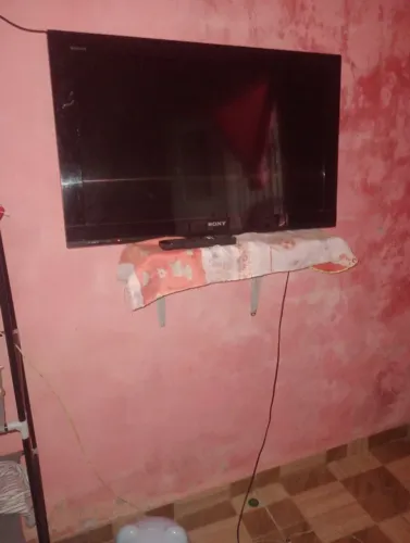 Uma tv sony funcionando