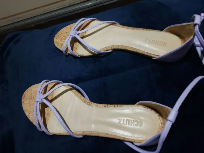 Sandália Schutz n 39 50 reais