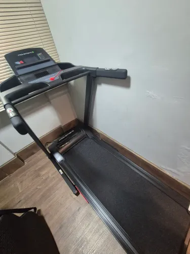 Esteira Movement r4 muito nova 220v
