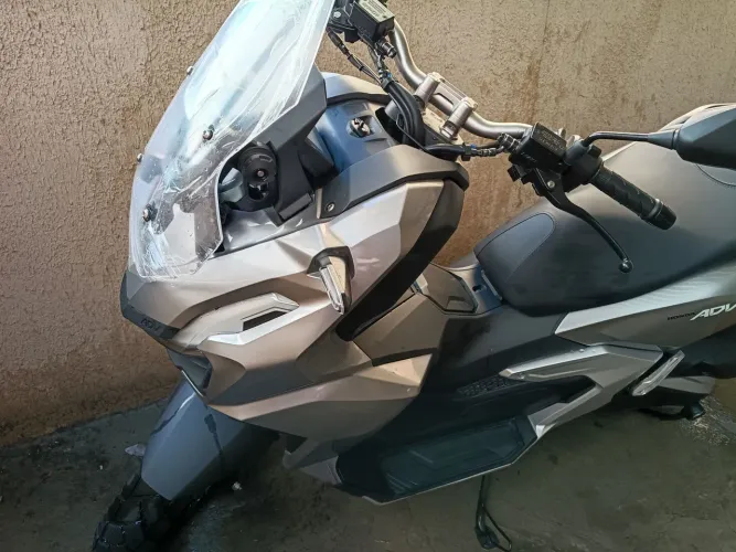 Honda ADV Nova 300 km emplacada