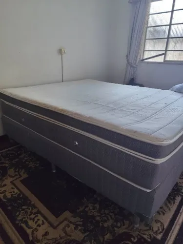 Cama box Queen Absolut Spring usada