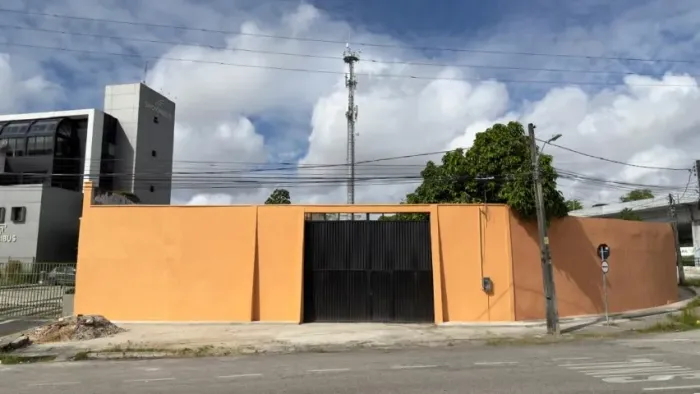 Alugo Imóvel Comercial Área 1.500m² Av. Borges de Melo Excelente Localização