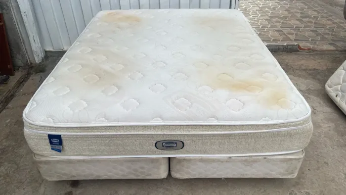 Cama Box Queen Size Simmons