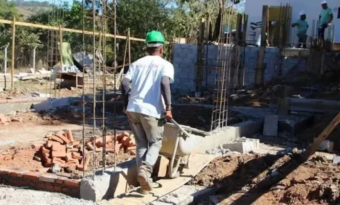 Ajudante de obra disponível diária 100 (estou com urgência ede trabalho).