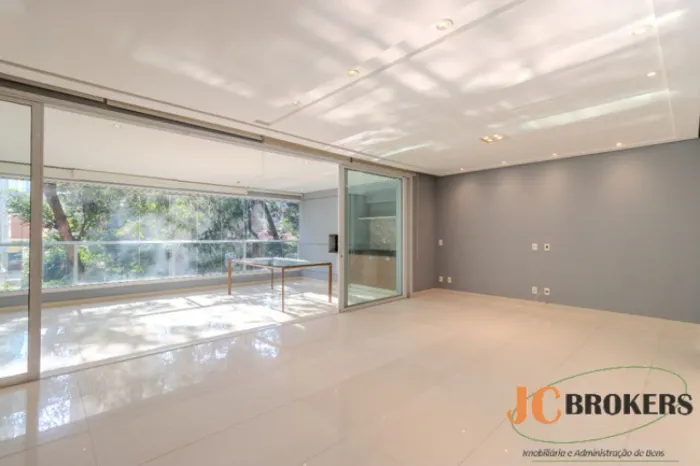 Apartamento com 222m², 3 suítes, 4 vagas