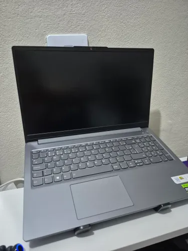 Notebook Lenovo LOQ Essential Intel Core i5 de 12ª Geração e NVIDIA RTX 3050 8GB RAM