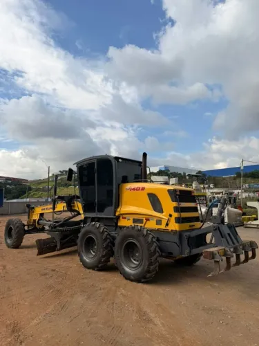 Motoniveladora NewHolland RG140B 2011