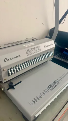 Encadernadora usada poucas vezes EXCENTRIX