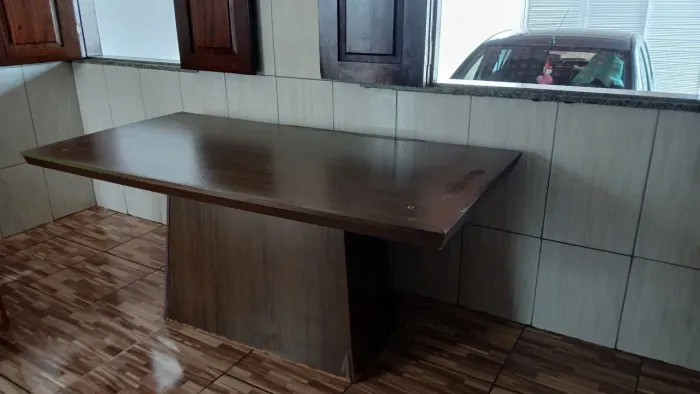 Vendo mesa com 6 cadeiras
