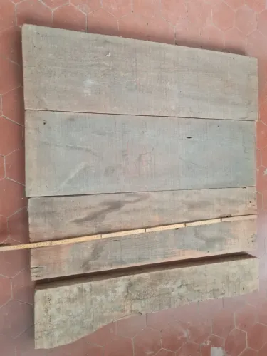 7 Pranchas de Mogno, sendo 3 maiores c/ 93cm  Comprimento x 35cm  Largura x 5 cm  Espessur