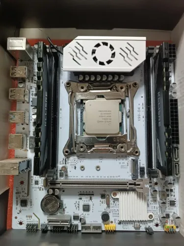 Kit Xeon 2680v4 Qiyida D4 com 16GB DDR4 ECC