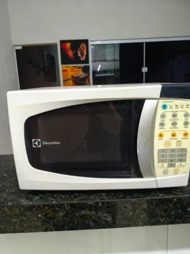 Microondas Eletrolux 18 litros