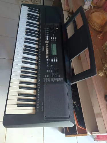Teclado Yamaha E-373