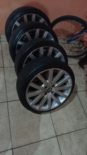 Rodas aro 17 com pneus 195/40