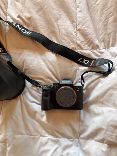 Sony A7 III + lente Sony 24-70 original