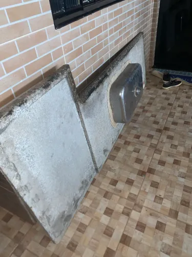 Pia de mármore com bancada 