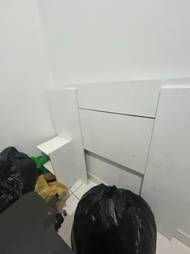 Cama e cabeceira semi - novas em bom estado