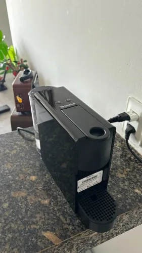 Cafeteira Nespresso Essenza Mini