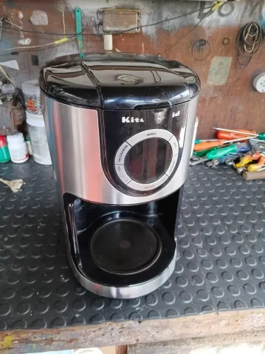 Cafeteira eletrica 110v sem a jarra funciona ok