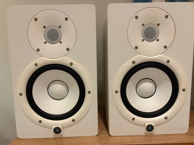 Par De Monitor Referência Para Estúdio 95w Rms Hs7 Yamaha Cor Branco