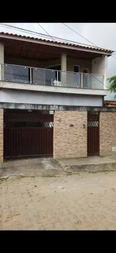 Casa a venda , ótima opção para quem quer morar ou ter uma renda extra com aluguel .