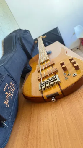 Baixo Dmark com Semi Case Dmark único e exclusivo