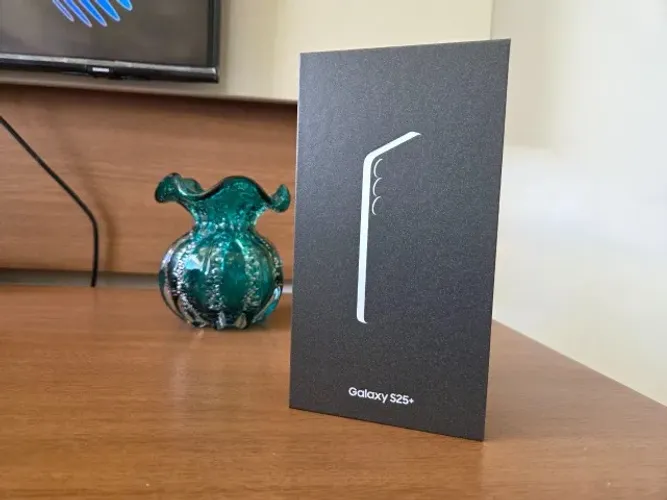 Samsung Galaxy S25 Plus 512GB e 12GB de ram - Lacrado
