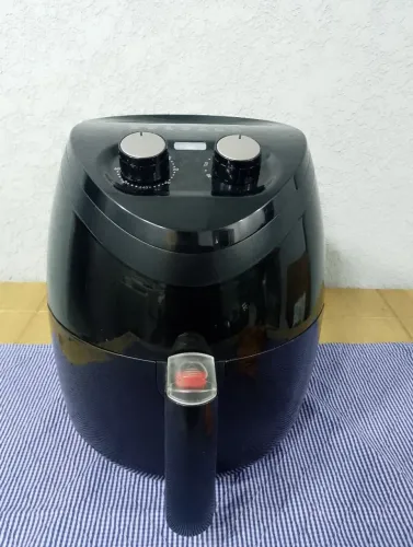 Fritadeira Elétrica Britânia Air Fry BFR25P Antiaderente com Timer 4L 1500W