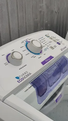 Máquina de lavar roupa Eletrolux 10l5