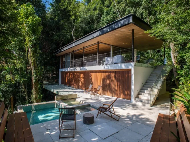 Arquiteto Gui Mattos, Praia de São Pedro. Casa a venda em praia de São Pedro, Guarujá.