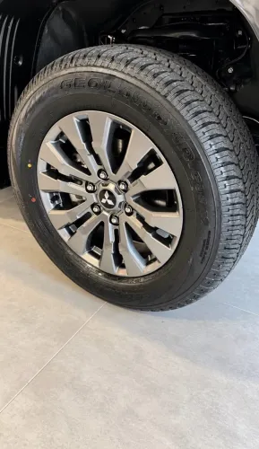 Jogo de pneu novo Yokohama 265/60 R18