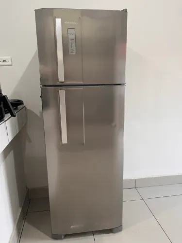 Geladeira Eletrolux 310l